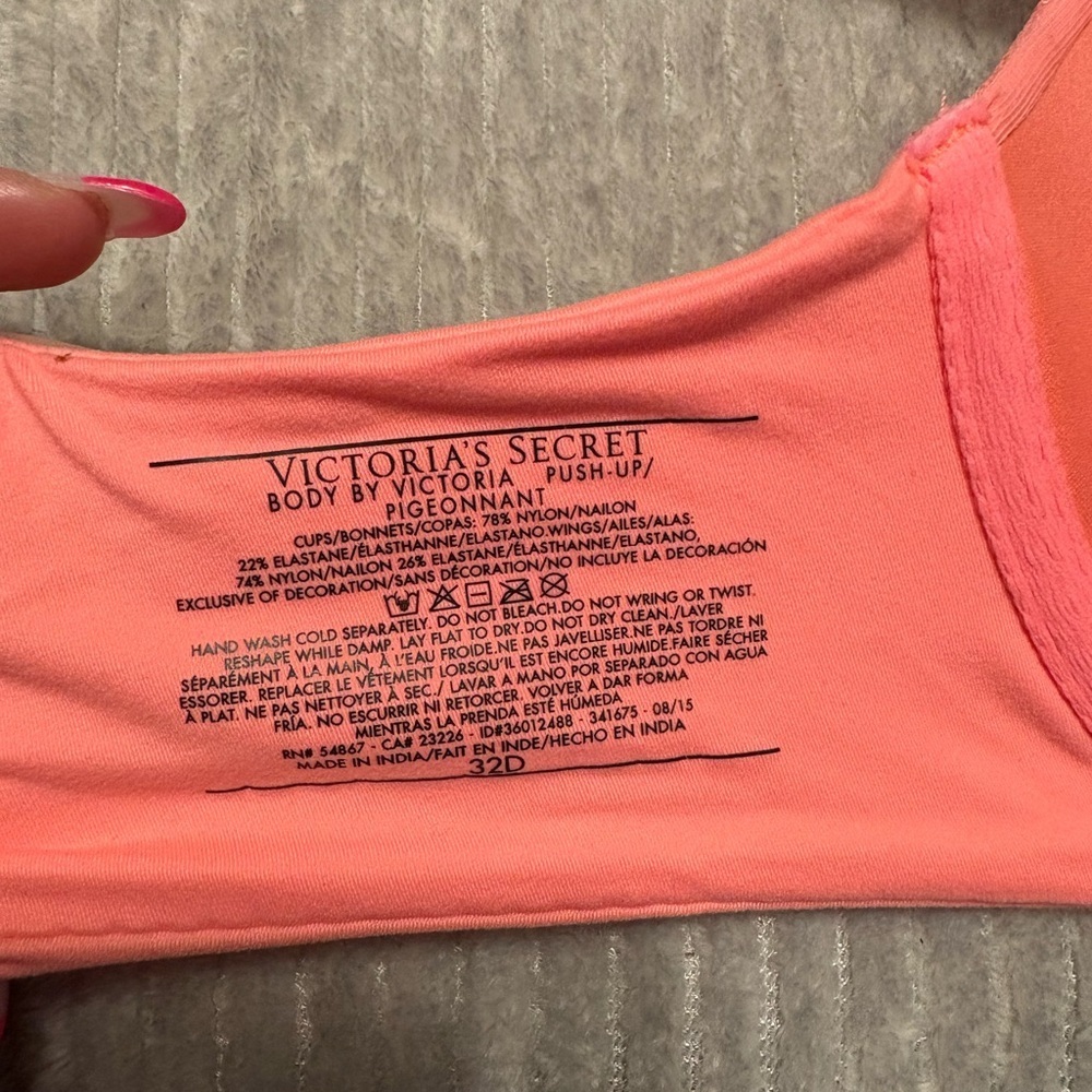 Victoria's Secret BBV Lace Bra and Panty Set - Picture 5 of 7